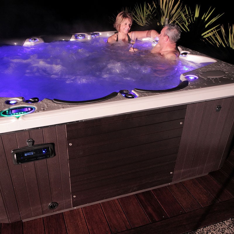 paramount-pools-and-spas-in-waikato-hamilton-new-zealand-services-design-supply-contruction-and-accessories-Sapphire-spas-gallery-10