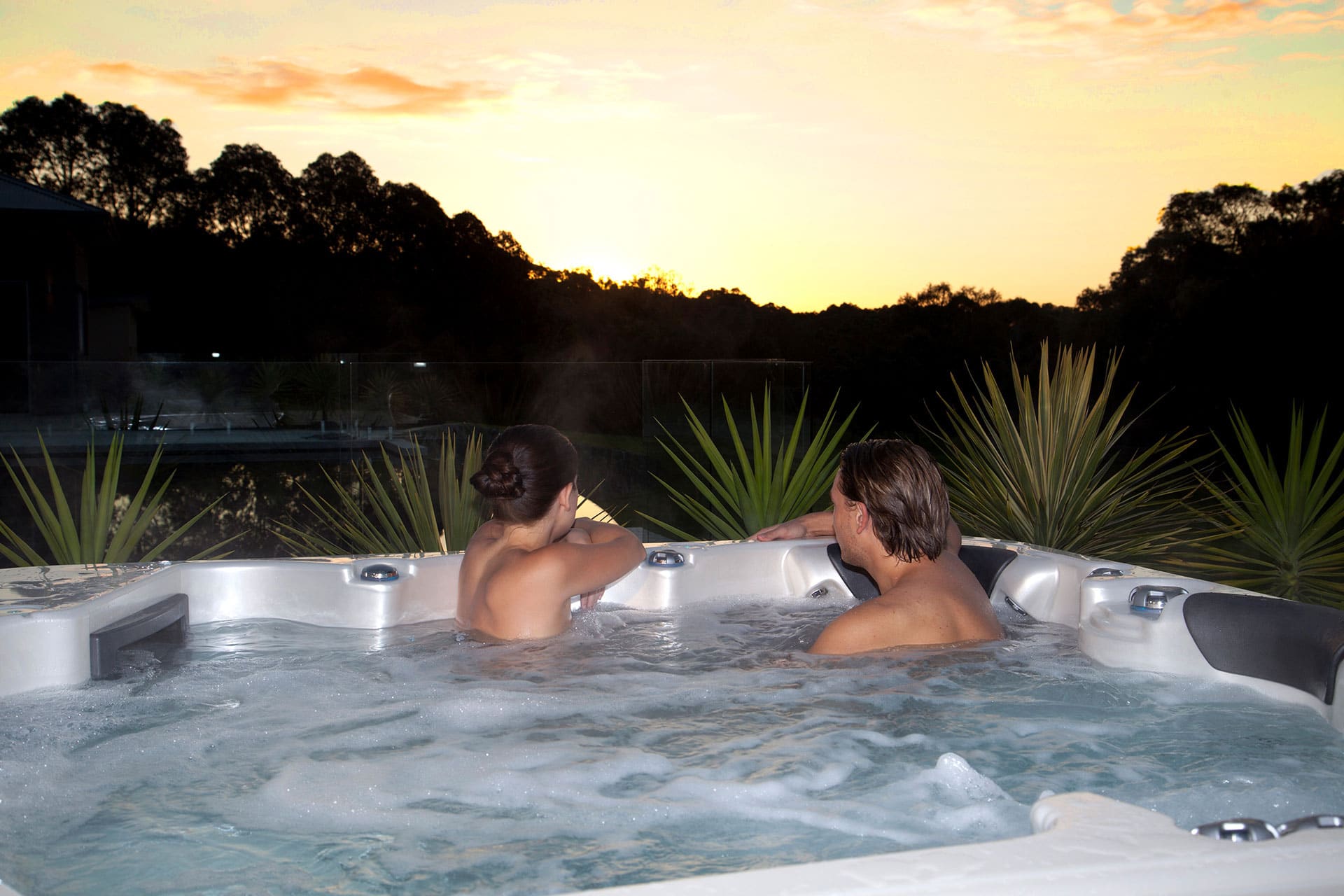 paramount-pools-and-spas-in-waikato-hamilton-new-zealand-services-design-supply-contruction-and-accessories-Sapphire-spas-gallery-13
