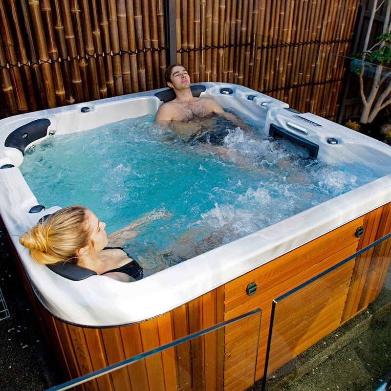 paramount-pools-and-spas-in-waikato-hamilton-new-zealand-services-design-supply-contruction-and-accessories-Sapphire-spas-gallery-3
